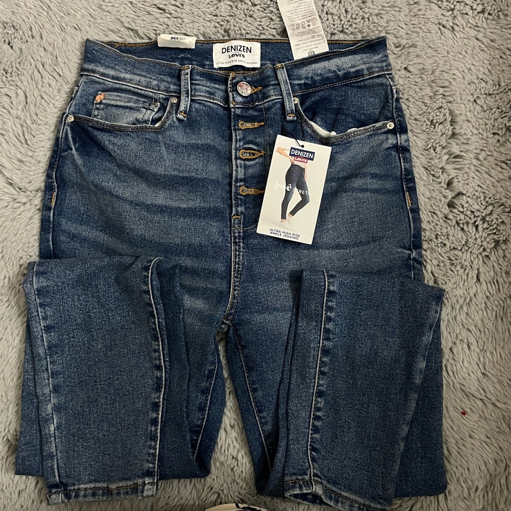 DENIZEN FROM LEVIS ULTRA HIGH RISE ANKLE JEGGING